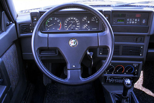 Alfa Romeo 75 1 8 Ie 10 1988 10 1989 Prezzo E Scheda