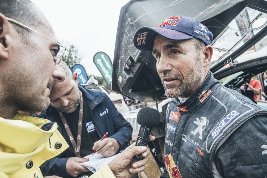 Dakar: Peterhansel revine in frunte, Sainz ramane oprit pe proba
