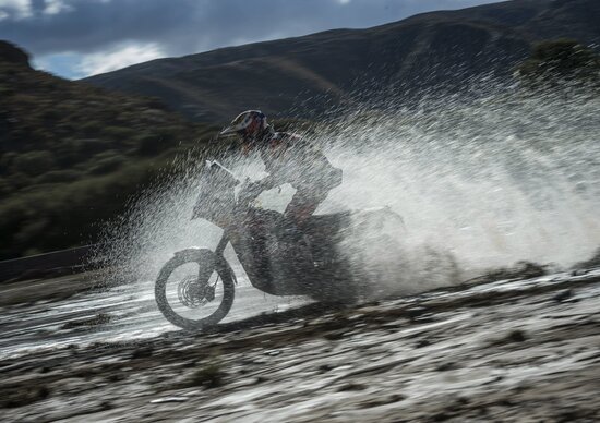 Dakar 2016. Live sesta tappa: vincono Peterhansel (Peugeot) e Price (KTM) Dakar 2016. Live sesta tappa: vincono Peterhansel (Peugeot) e Price (KTM)