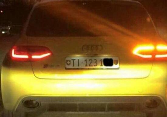 Audi RS4 gialla semina il panico. Forze dell'Ordine impotenti? Audi RS4 gialla semina il panico. Forze dell'Ordine impotenti?