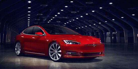 La nuova Tesla Model S accelera come una LaFerrari