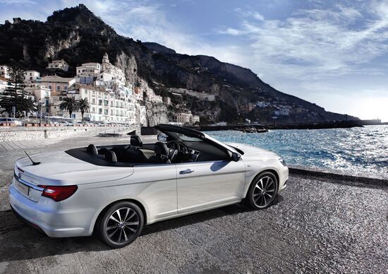 Lancia Flavia Cabrio: a Ginevra la versione di serie Lancia Flavia Cabrio: a Ginevra la versione di serie