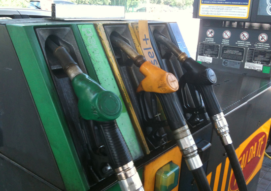 Carburanti: prezzi in lieve calo Carburanti: prezzi in lieve calo
