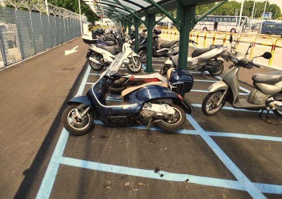 Parcheggio aeroporto Linate: auto vs moto Parcheggio aeroporto Linate: auto vs moto