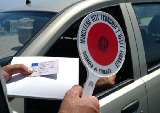 Rinnovo della patente: stop al bollino. Arriva il duplicato Rinnovo della patente: stop al bollino. Arriva il duplicato