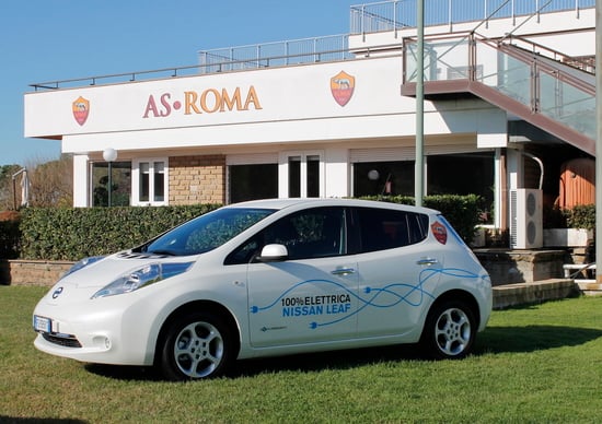 Nissan e AS Roma insieme per la mobilità sostenibile