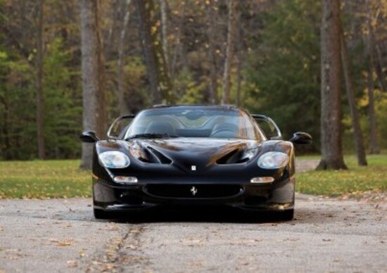 Ferrari F50 all'asta: una nera può valere più di 3 milioni