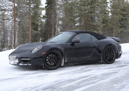 Nuova Porsche 911 cabrio 2018: test sulla neve