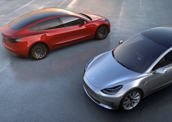 Tesla, Musk: «Non ci sarà una Model 3 da 100 kWh»