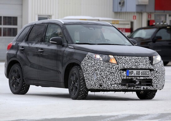 Suzuki Vitara Facelift: scatti del muletto in test Suzuki Vitara Facelift: scatti del muletto in test