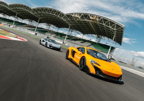 Pure McLaren Race Academy, i corsi per la guida in pista Pure McLaren Race Academy, i corsi per la guida in pista