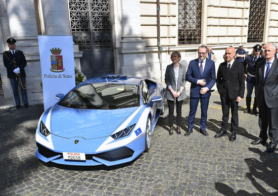 Lamborghini Huracán, oggi la consegna alla Polizia