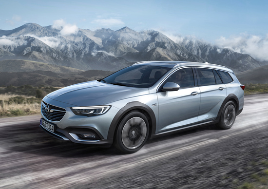 Nuova Opel Insignia Country Tourer, fascino offroad